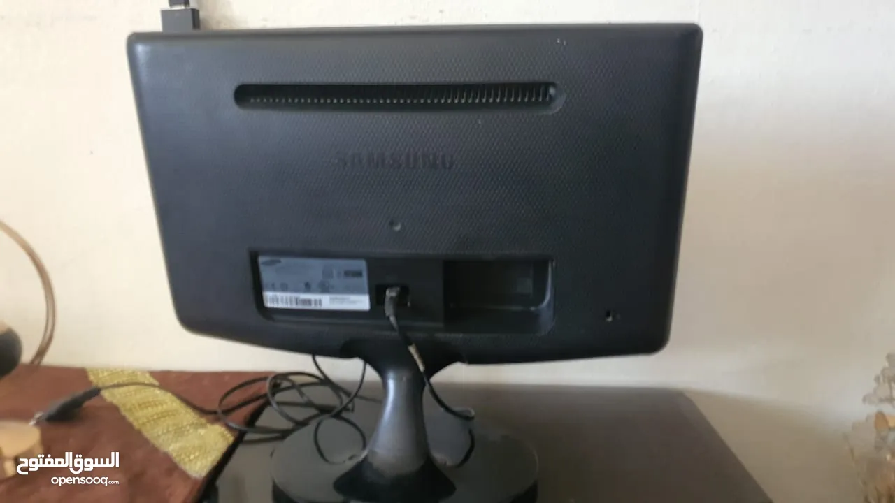 شاشة كمبيوتر سامسونج نوع LS19A10 للبيع قياس 17 انش للبيع ب 25 دينار فقط