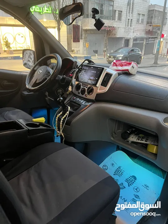 باص نيسان nv 200 ..6 ركاب