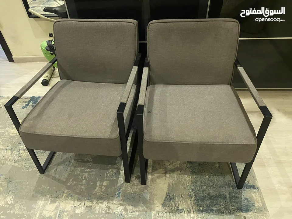 2 comfy grey chairs أثاث غرف جلوس العين الجيمي (253528741)