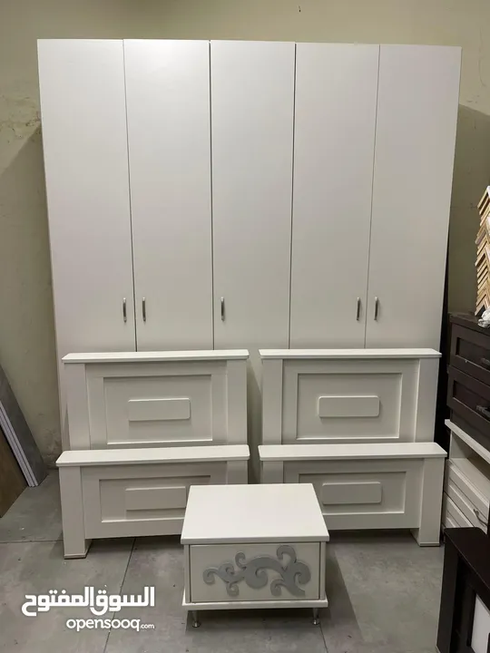 غرفة نوم بخزانة خمس دفات وتختين مفرد