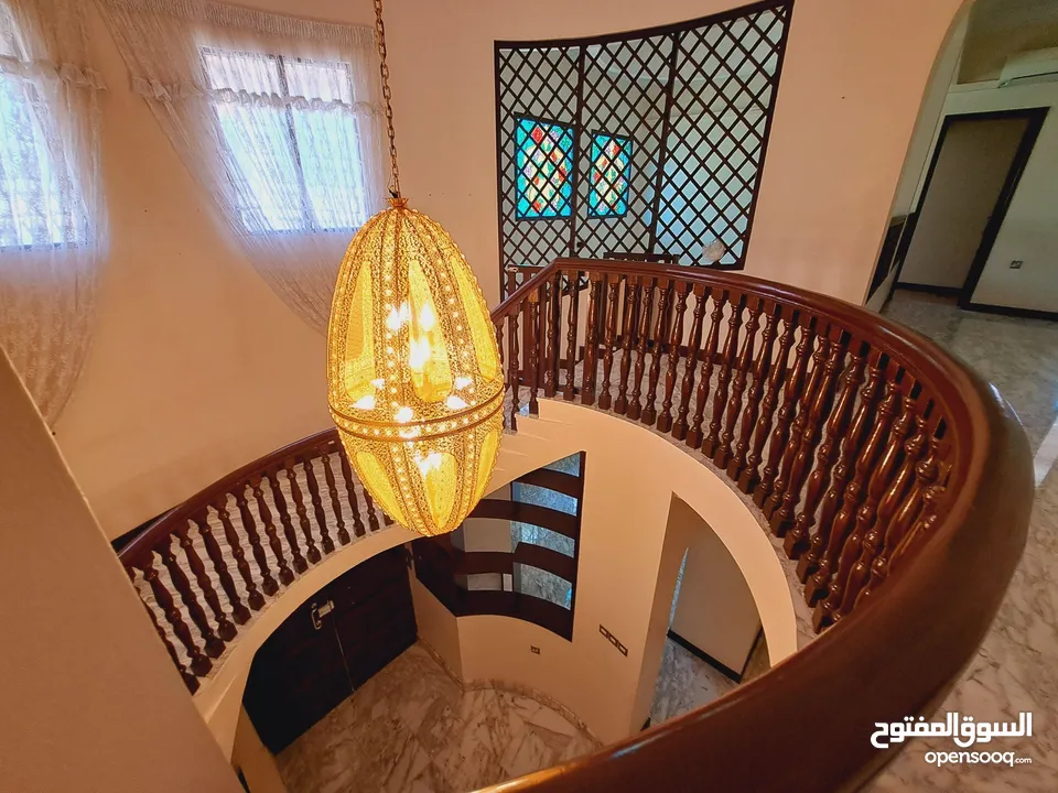 Modern & classic villa منزل في الحيل الشمالية بموقع ممتاز  لمحبين التسعينات بتصميم كلاسيك ومودرن