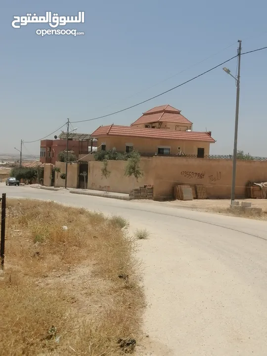 منزل للبيع على شارع 100 مطل منطقة جميلة جدا و هاذيه