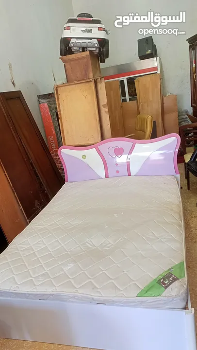 تخت مفرد ونص مع فرشه زنبركيه