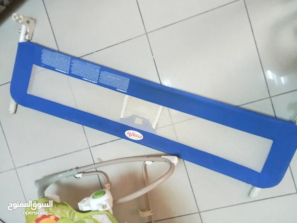 عربات ومقاعد و سراير اطفال بحاله ممتازه للبيع في اربد