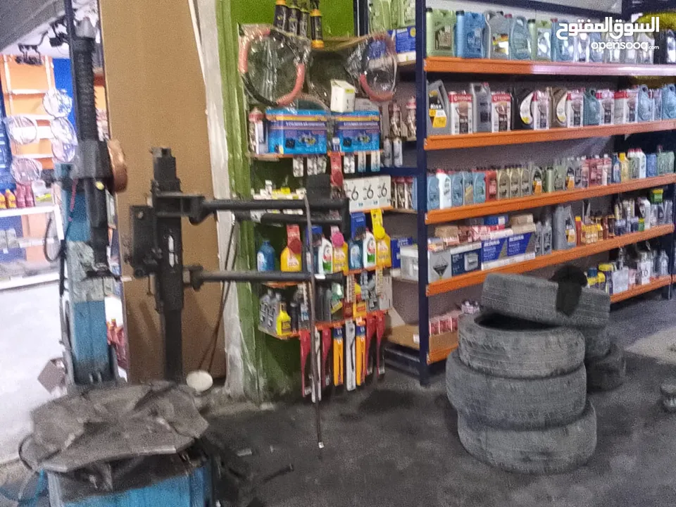 محل اطارات وزيوت وكھربا للبيع طريق اربد الحصن مقابل صالة شمس الاصيل قرب مطعم الطيارة حي الراهبات ...