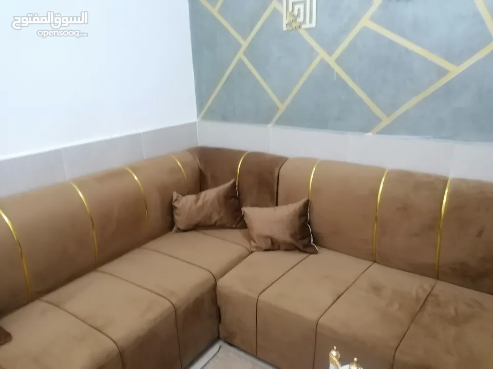 طقم كنب كورنر لون عسلي مع بفه استخدام عرسان شهرين فقط ما صار نصيب