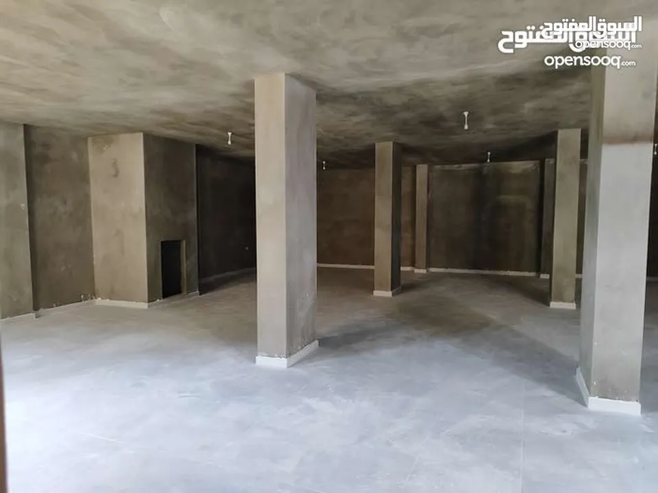 طوابق تجارية بمساحات متنوعة على طريق عمان-السلط نزول وادي الشجرة بأسعار مناسبة