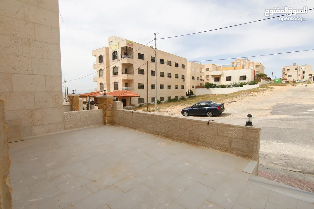 أرضية مع ترس 40متر في أبو نصير قرب كلية العلوم البحرية من المالك بسعر لقطة