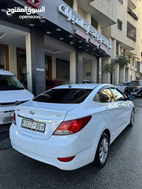 هونداي اكسنت 2015 محرك 1600 ديزل لون ابيض فرش جلد تشغيل بصمه حساسات خلفيه كاميرا خلفيه ترخيص وتامين