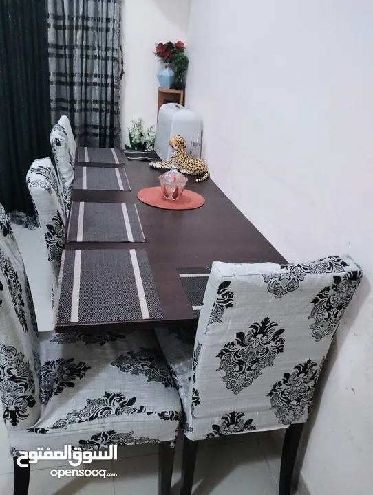 extendable wooden dining table with 4 wooden chairs