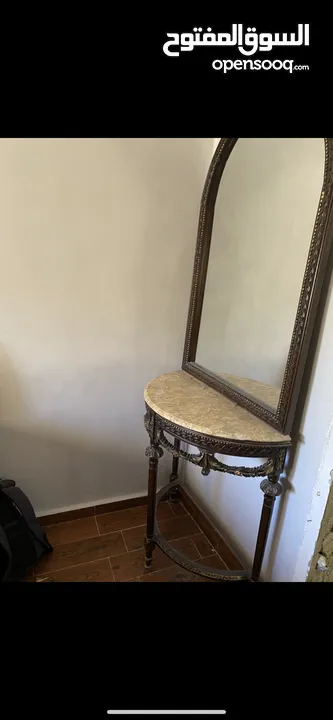 قنصل من خشب الزان ورفوف للبيع