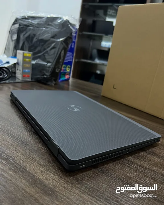 Dell core i7- جيل 11 افخم وارقى موديلات اللاتيتود معدني المنيوم بالكامل شاشة فريملس RAM 16 - SSD 512