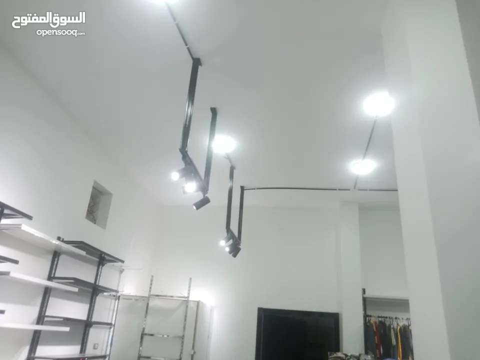 ديكور جاهز لمحل ألبسة أو حقائب بتصميم راقي وجاهزية كاملة!