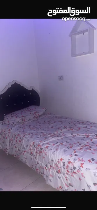 تخت للبيع مفرد حاله جيده عدد 2 مع فرشاتهم