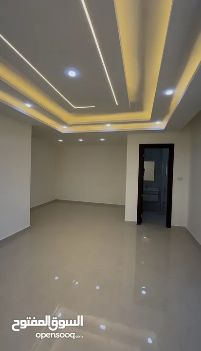 شقة جديدة ارضي معلق للبيع