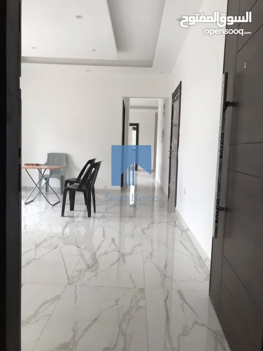 شقة أرضية فاخرة للبيع في الجندويل  - مقابل أسواق السلام 130م مع ترس 30م لم تسكن