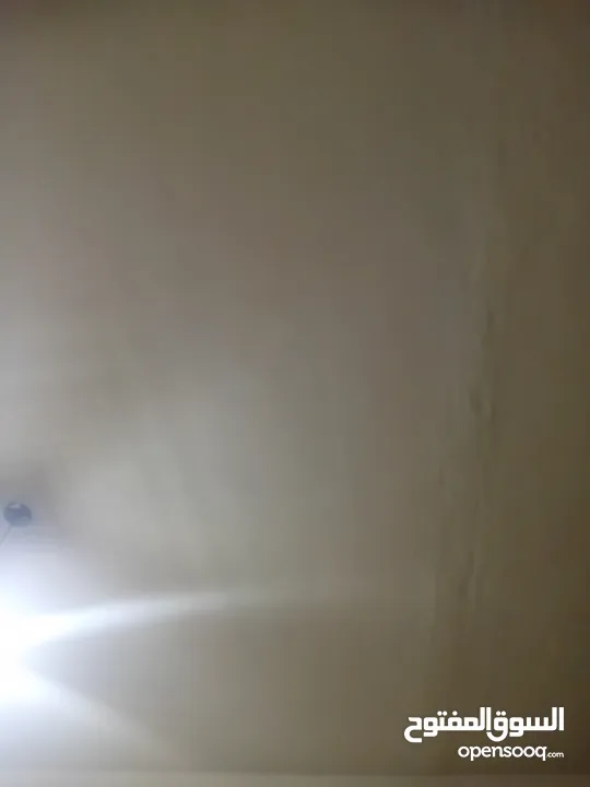 مخزن على شارع فرعي