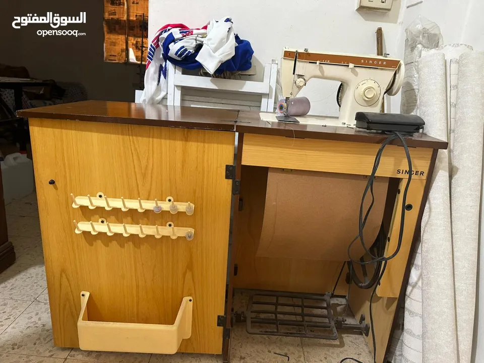 اثاث مع ماكينه خياطه للبيع