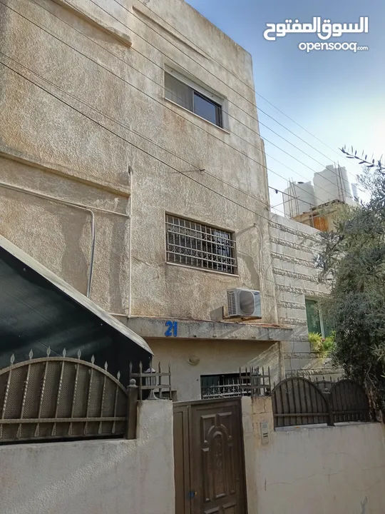 عمارة ثلاث طوابق للبيع في المنارة بسعر لقطة