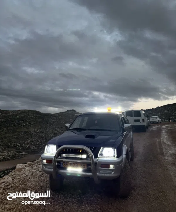 متسوبيشي ماقنومL200 2001