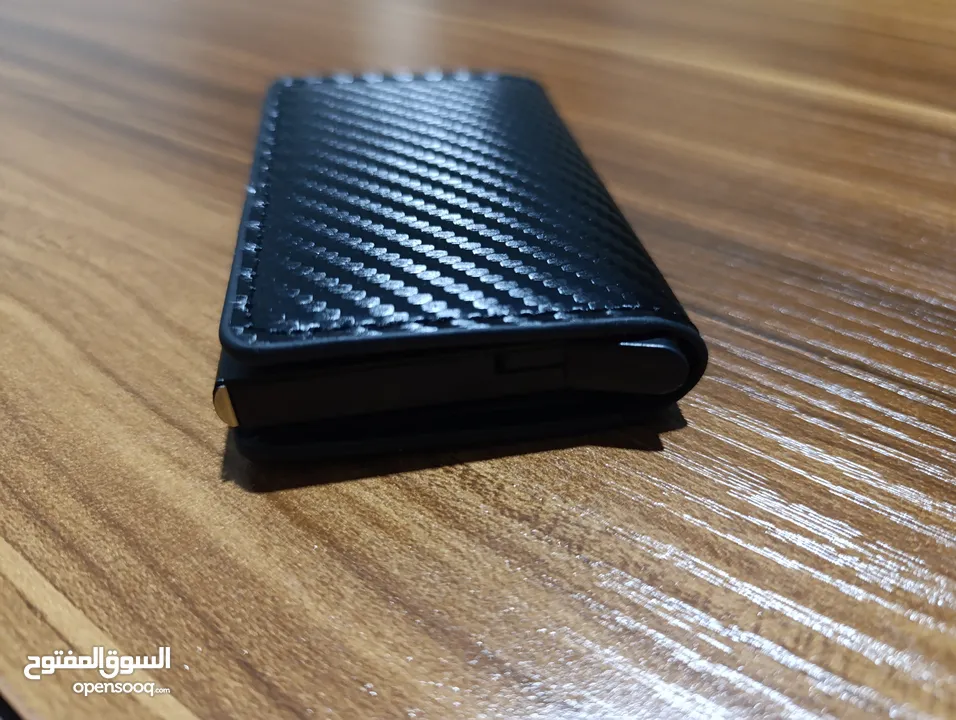محافظ رجالي حجم صغير جلد صناعي وحافظة بطاقات لون اسود كاربون فايبر