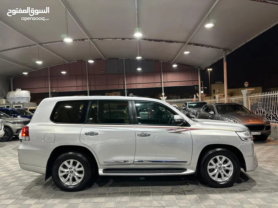 Land Cruiser GXR V8