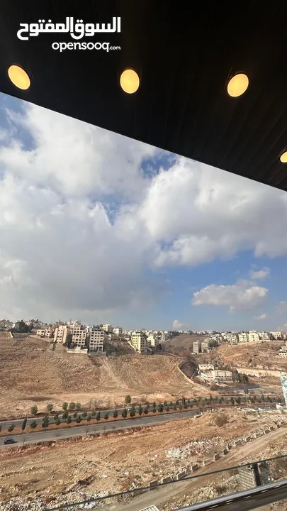 طابق شبه ارضي مطلة و مشمسة و مهوية بأرقى مناطق حي الياسمين المطله على كوريدور عبدون بسعر ناري جدآ
