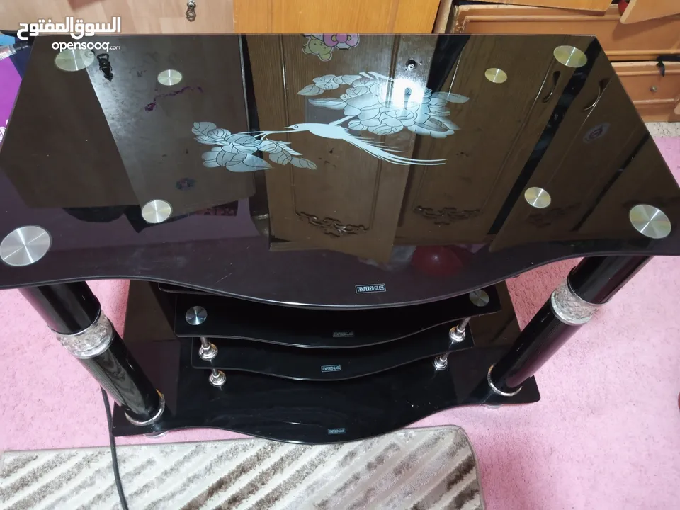 طاولة تلفاز زجاجية للبيع