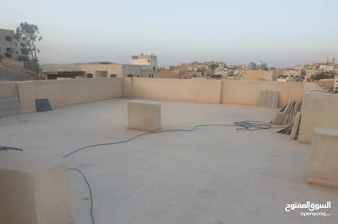 بيت مستقل دوبلكس للبيع الزرقاء ضاحية المدينة المنورة