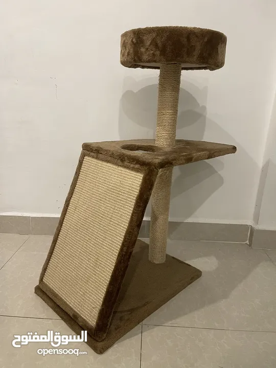 Cat tree and scratch post + accessories