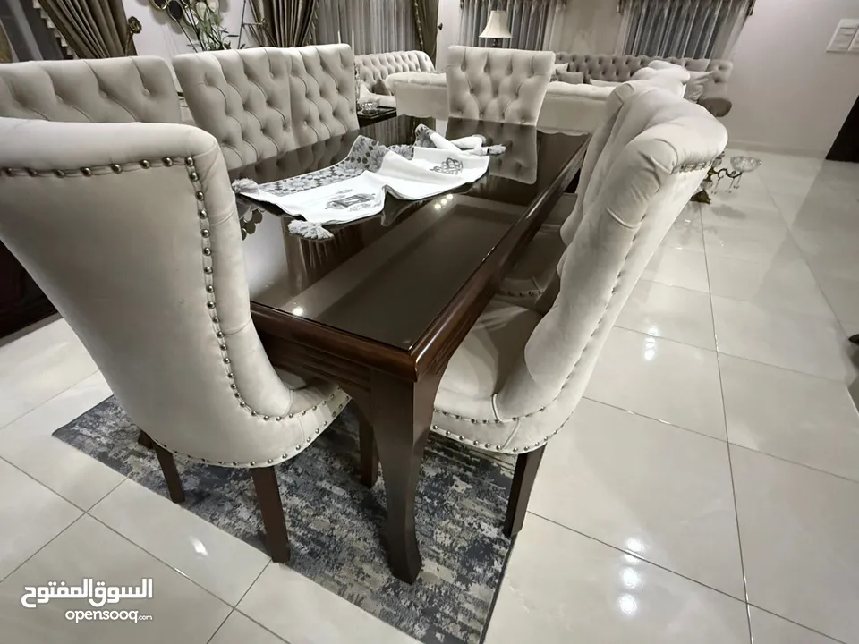 طاولة سفرة أمريكي مع 8 كراسي و بوفيه و كونسول - السعر نهائي