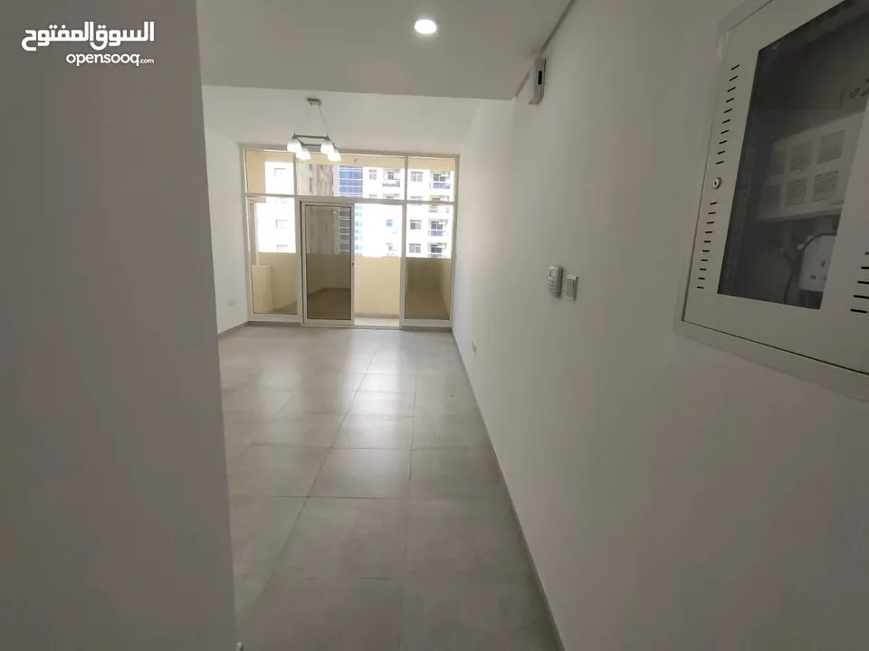 غرفتين وصاله للإيجار السنوي في عجمان منطقة النعيمية عجمان مقابل فندق رمادا بلاك علي شارع الشيخ خليفة
