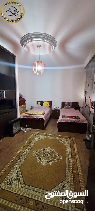 شقة أرضية مميزة للبيع في خلدا  - خلف الموفنبيك وقرب لاكي 210م مع حديقة وترسات 80م