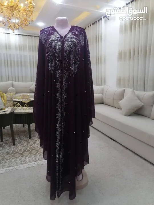 وينها  ام العريس عبايه شيفون فراشه مع شك  قطعتين  القطعه داخلي ملزقه مع الفراشه