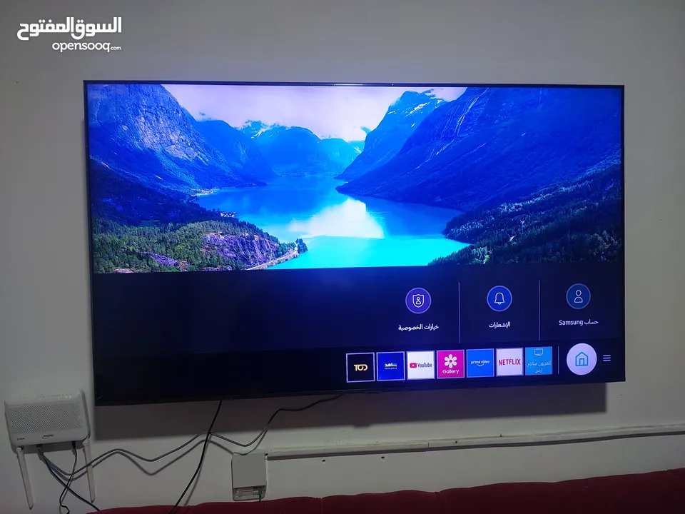 للبيع شاشه SAMSUNG DU7000  حجم 58 سمارت 4K UHD  الشاشه فيها حز خفيف جدا ما ببين واذا بدك تسويه بيكلف