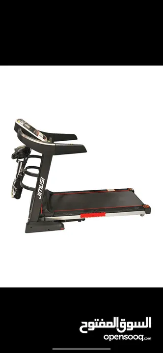 جهاز رياضي حديث. مع جهاز رجاج مساج وشاشه عرض