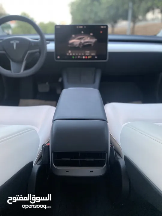 Tesla Model 3  موديل 2023 جمرك جديد  فحص أوتوسكور B+ بدفعة لا تقل عن 10 الاف دينار