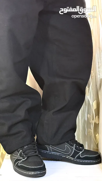 حذاء فخم جداا بنسخة نادرة مستعجلل قابل للتفاوض  Air Jordan 1 Travis Scott Retro Low "Black Phantom"
