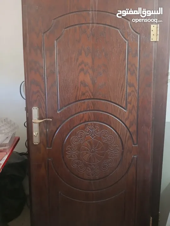 اثاث صالون سيدات مستخدم اجنبي بحاله جيده جدا وخزانه كبيره سحاب وابواب خشب