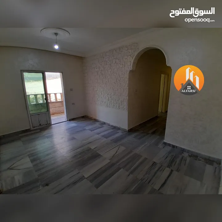 شقة طابق اول مع بلكونة ومصعد للإيجار في افضل وارقى المواقع في ضاحية الاقصى واسعة