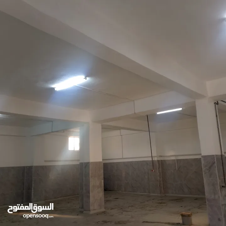 مخازن صناعات خفيفة عدد2 بالإضافة إلى  غرف خدمات عدد2
