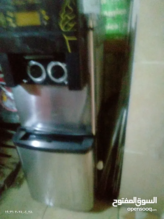 ثلاجة بوظة صب مستعملة للبيع