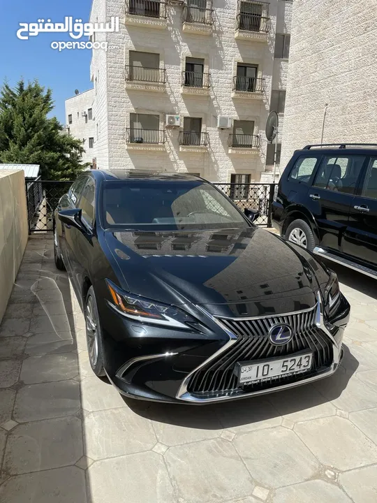 Lexus for sale modeled 300h 2021 24000Km