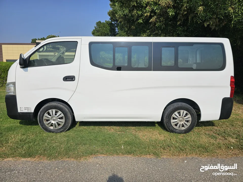 Nissan Urvan bus