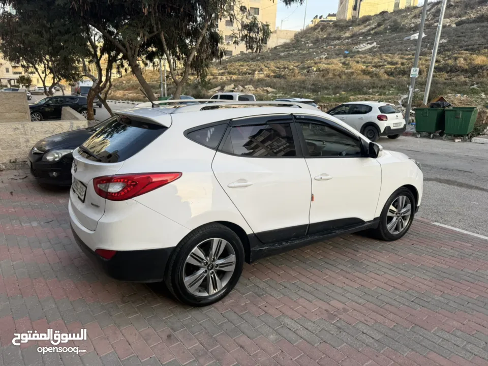 توسان ترخيص 2014 فل مع فتحه وبصمه رخصه وتامين شامل