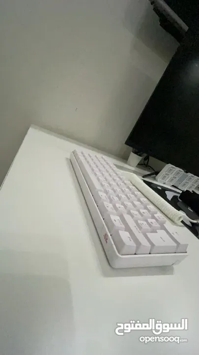 Good Quality white Keyboard And Mouse  50JD كيبورد و موس أبيض في حال وكالة  50دينار