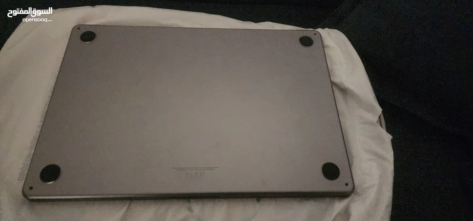 MacBook Air 15", 16GB/512GB, M3 processor, late 2024, space grey مع الشاحن الاصلي والكرتونة