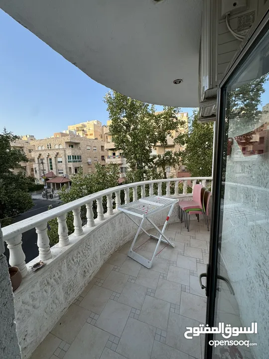 شقة مميزة للبيع في ضاحية الرشيد / شارع الجامعة