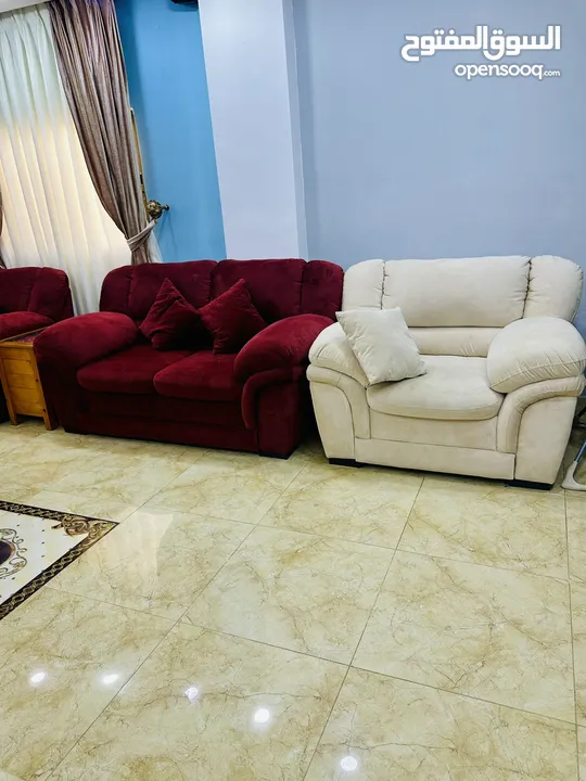 طقم كنب دب11 مقعد بحالة ممتازه