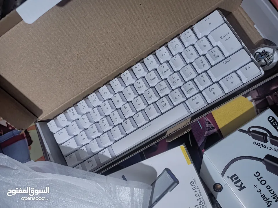 كيبورد 60 بالميه RGB مع قطع فيك تبشك فيهم على التلفون